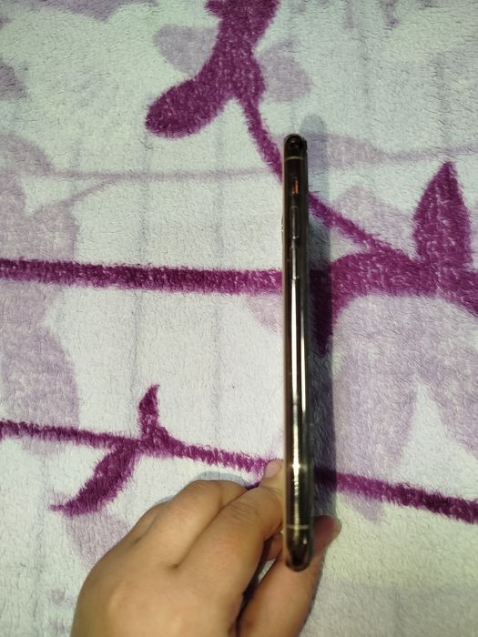 Продам айфон 11 pro .