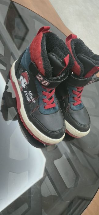 Много запазени обувки