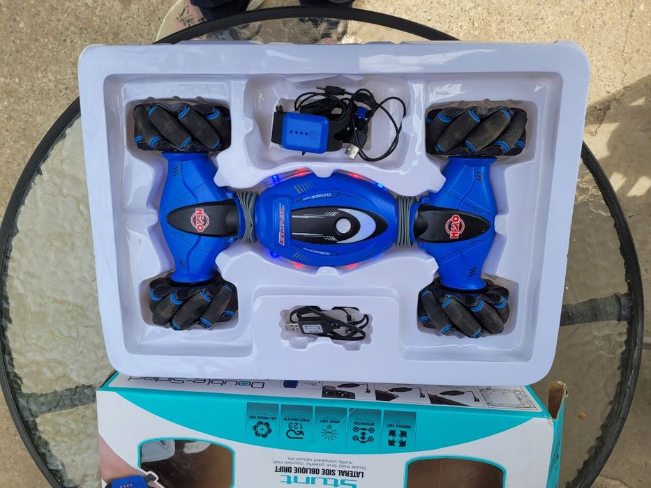 Vand masina cu telecomanda pe încheietura mâinii