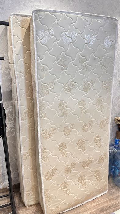 Два матраса,средней жесткости на пружиной основе