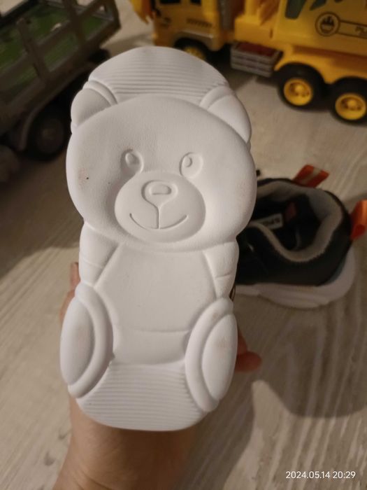 Adidași (13.5 cm interior)