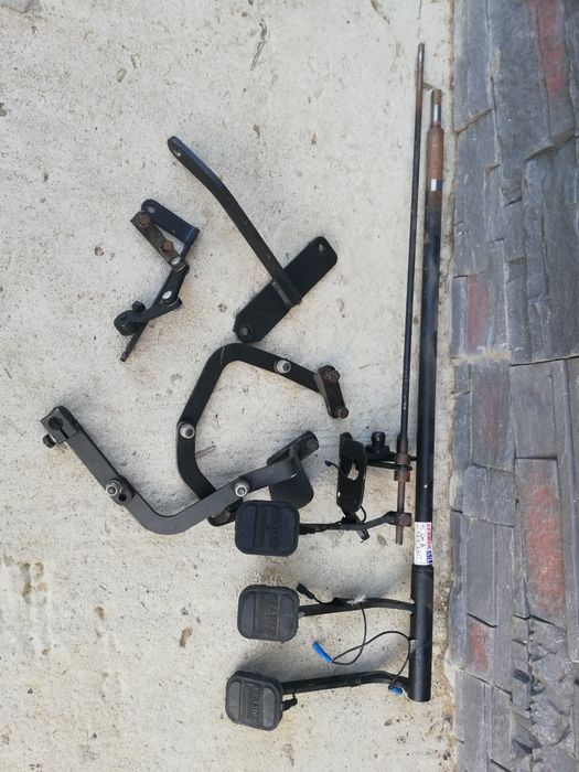 Vând set pedale Reno Clio pentru școală de soferi