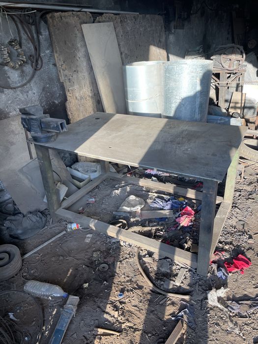 Продается металлический стол