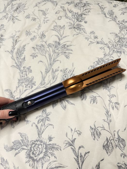 Продам Dyson Airstrait