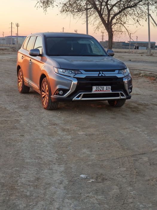 Mitsubishi Outlander (2019)