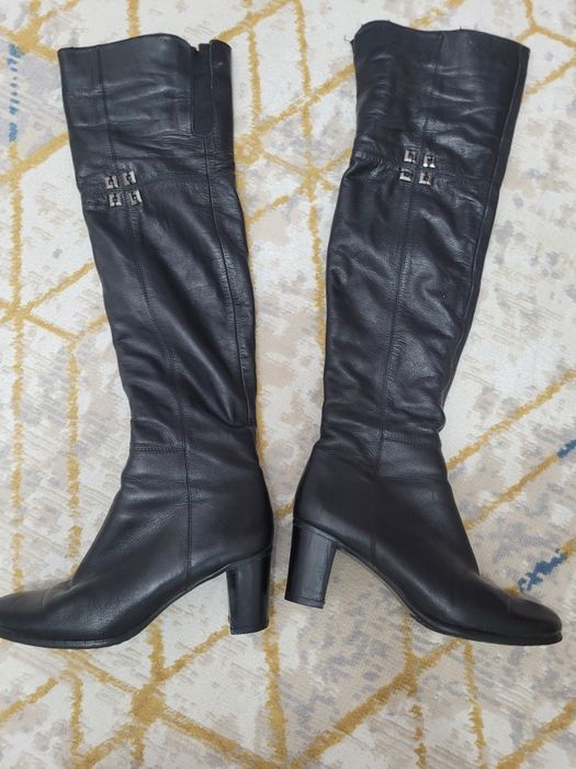 продается жен кая обувь зимаи лето