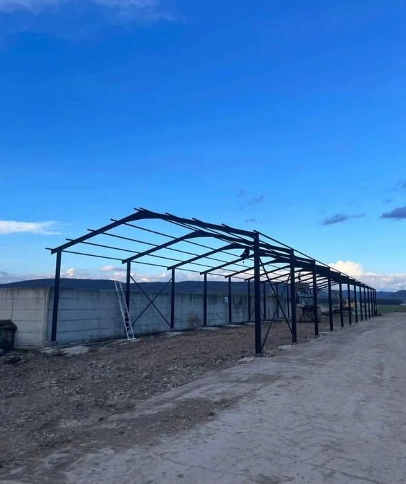Hale metalice structurii complete
Lățime lungime și h 
5x20x4
6x20x4
8x20x4
10x20x4
12x20x4
14x20x4
16x20x4
18x30x4
20x50x4
Structurile sunt confecțio