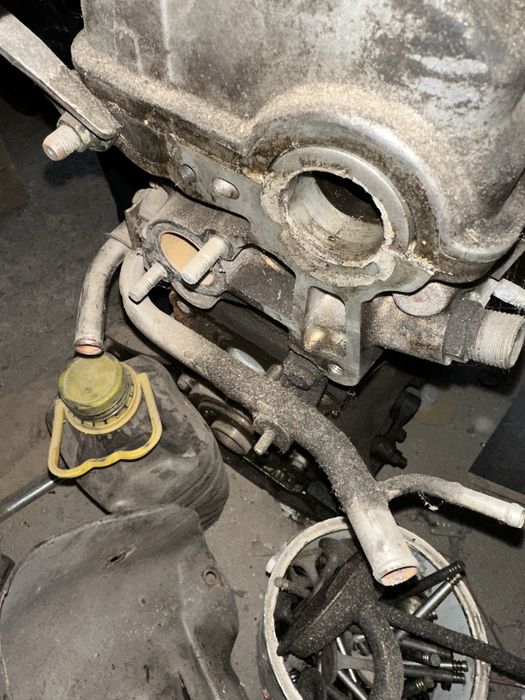 Продам матор карина е 2л