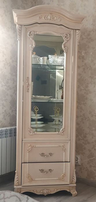 Продам 2 шкафа для посуды