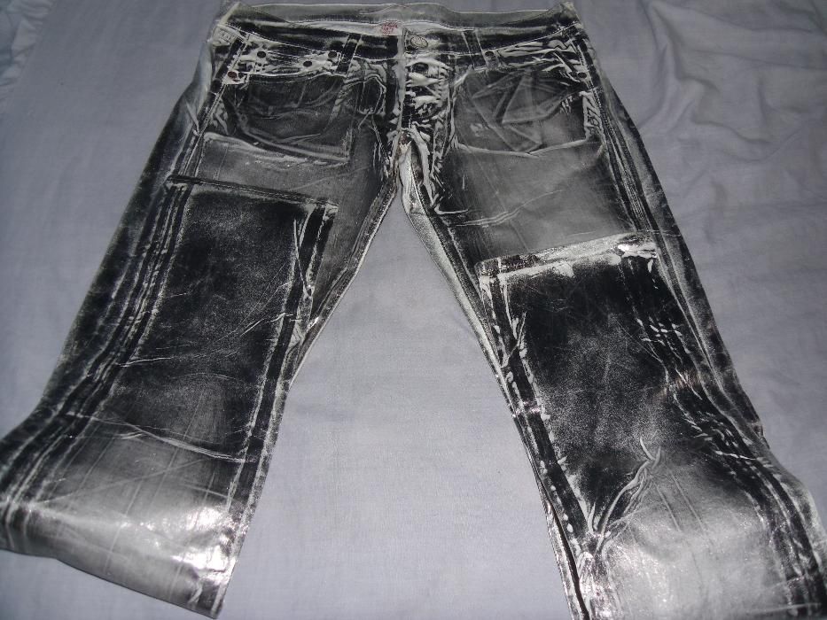 pantalonii  blugi argintii ,trendy