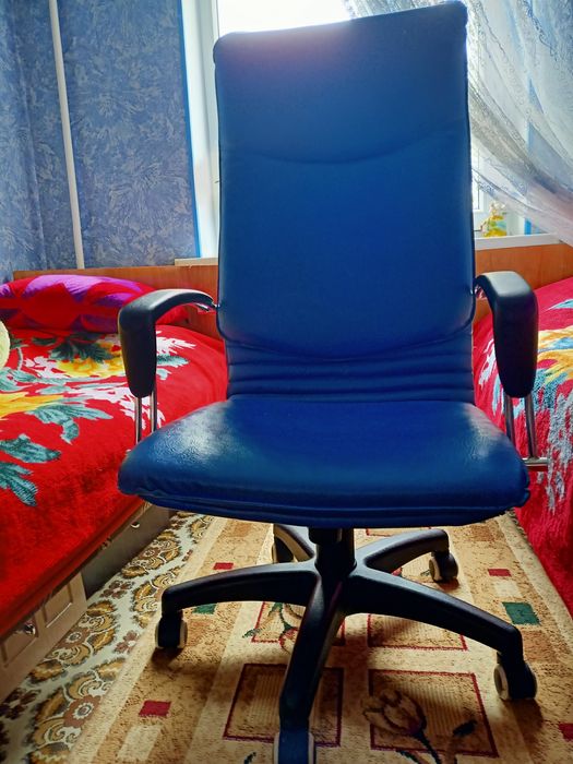 Продам офисное кресло