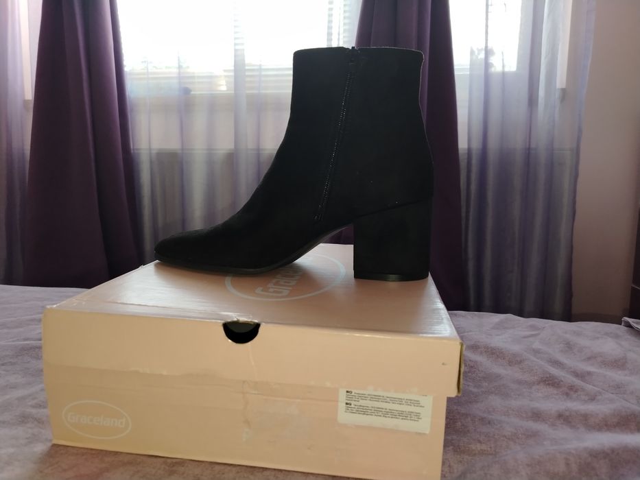 Дамски велурени боти