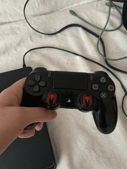 продам playstation4 с играми