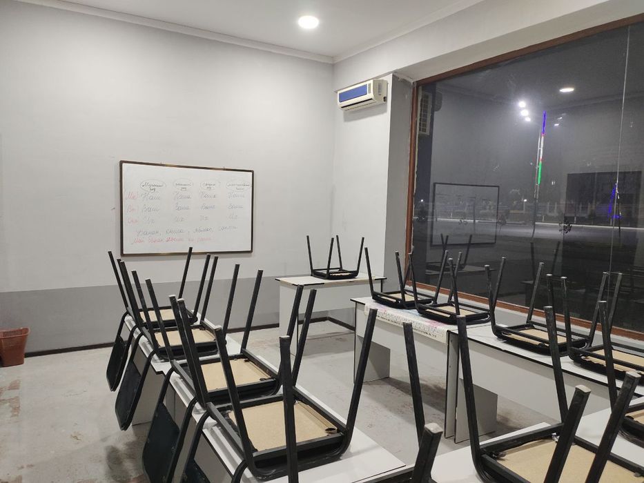 O'quv markazi jixozlari parta stul va doska