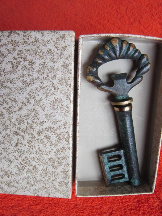 cadou rar Cheie tirbuson bronz  patinat  Germania 1960