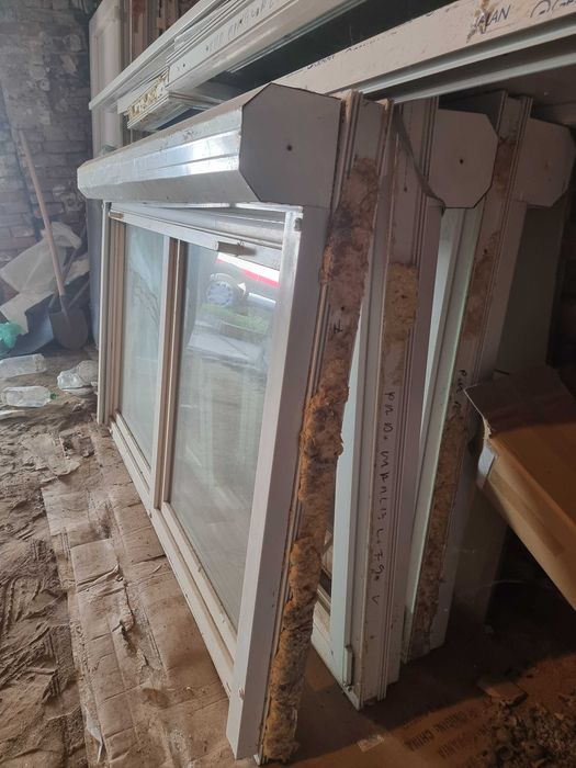 Vând geamuri și uși termopan second-hand, în diverse dimensiuni și modele.