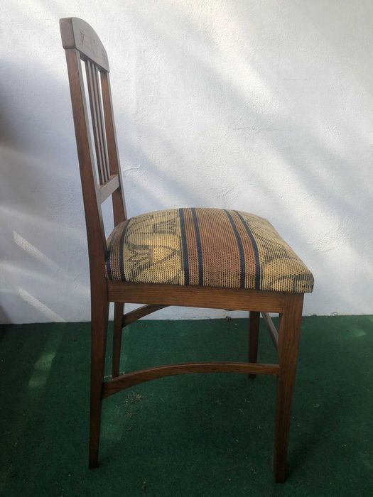 Scaun vintage din lemn masiv cu tapițerie textilă galben-bej – stil clasic