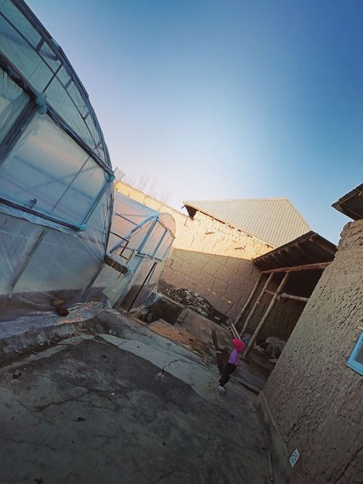 Qashqadaryo viloyati Qarshi tumanida 12sotix yer maydoni 7sotix parnik