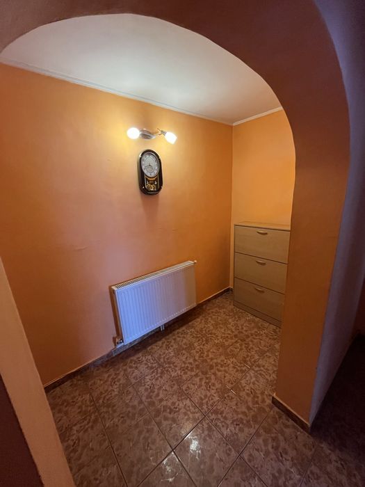 Inchiriez apartament cu 2 camere