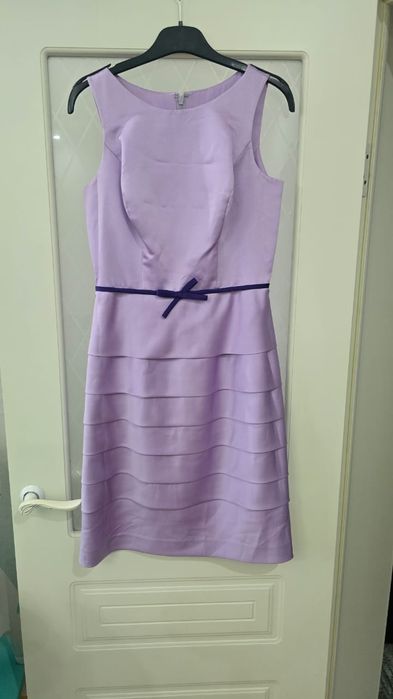 Платья и костюмы