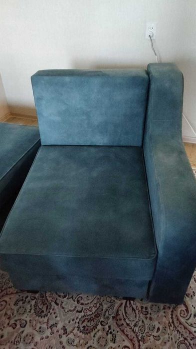 Продам диван в отличном состояний!