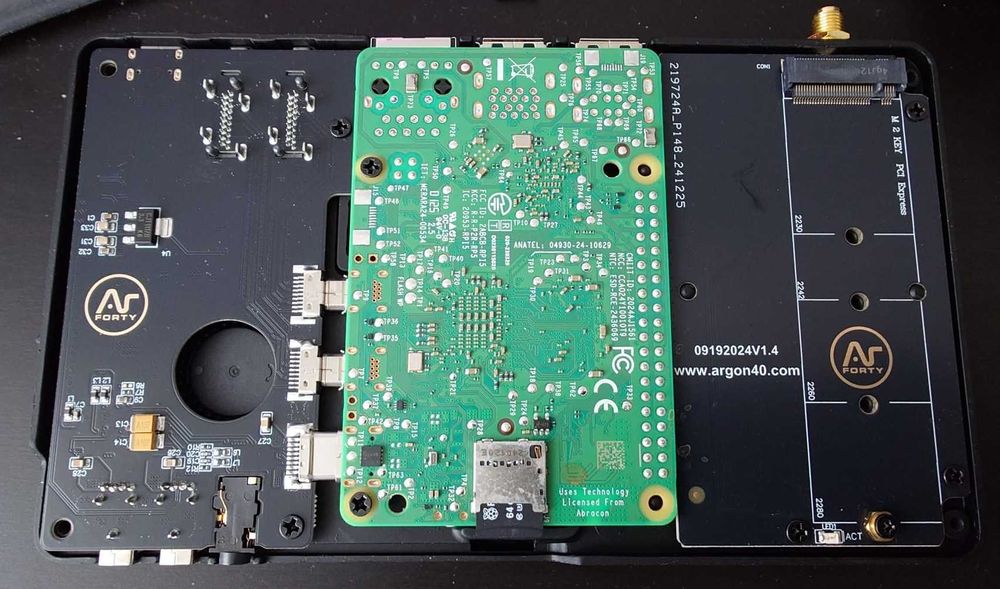 Raspberry PI5, 16GB RAM, Carcasa Argon One V5 M2 NVME cu ZigBee Module