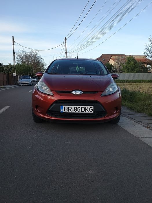 Vând Ford fiesta