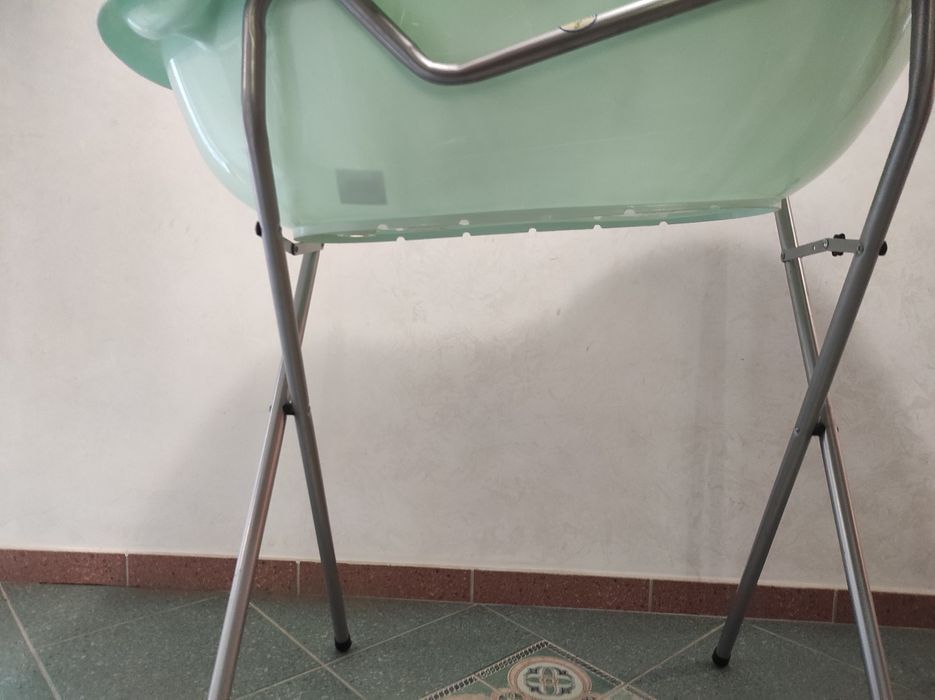 Легенче със стойка за къпане на бебе