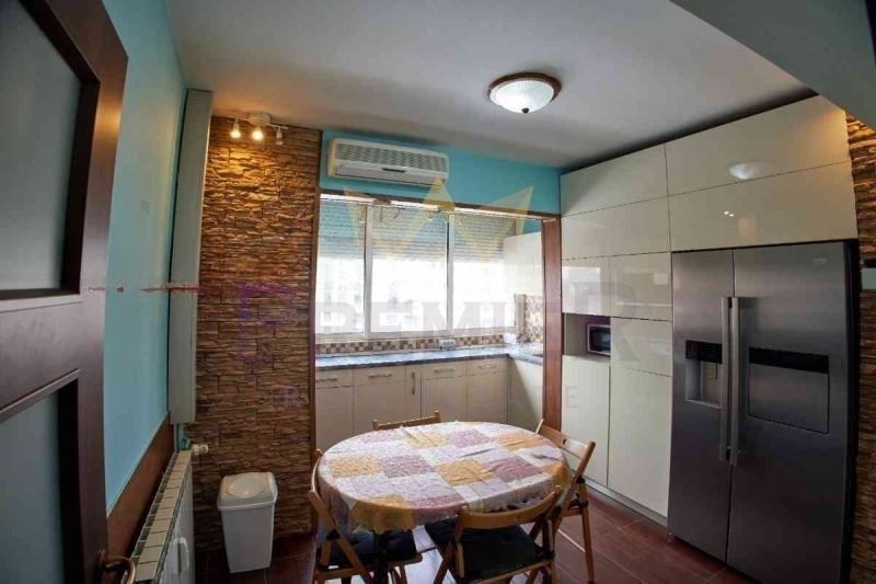 3-стаен в София-Център площ 85 цена 290000