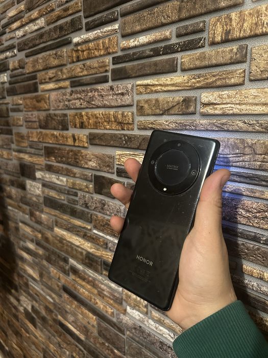 Продам телефон марки honor x9a