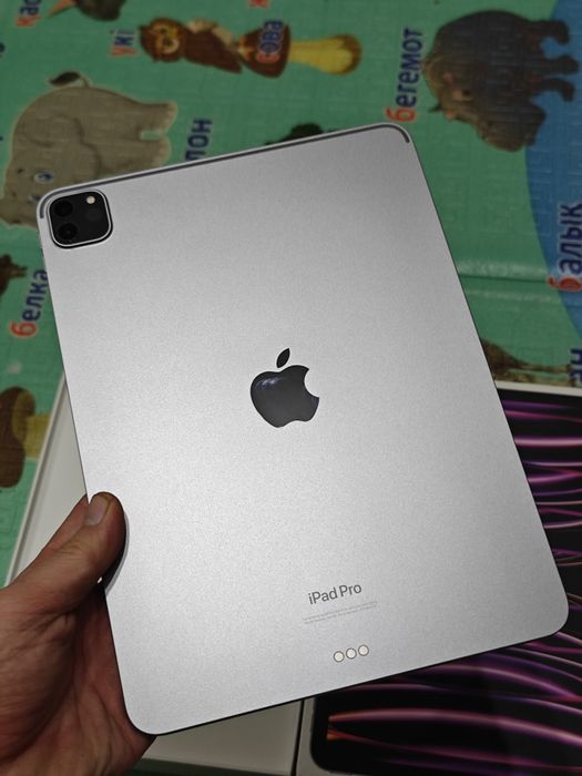 iPad Pro 11 128Gb M2 идеальный