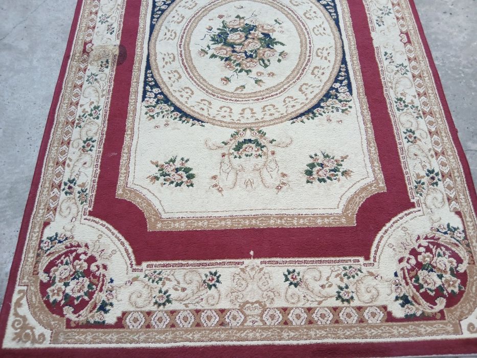 Гилам сотилади холати урта. Бутун ертилмаган