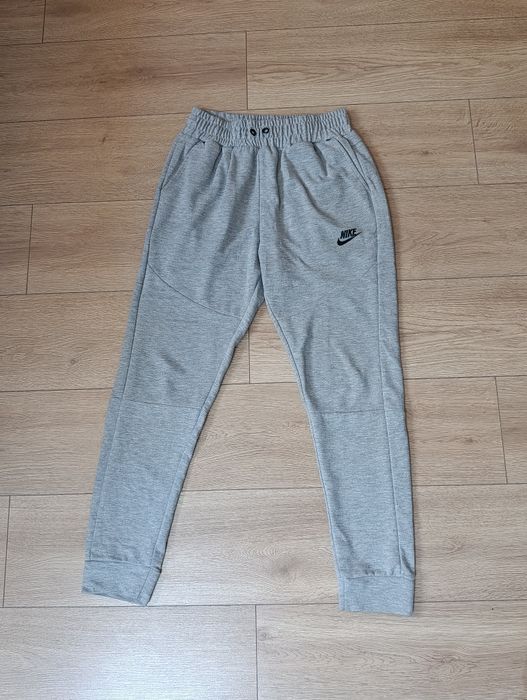 Nike tech gri, utilizat