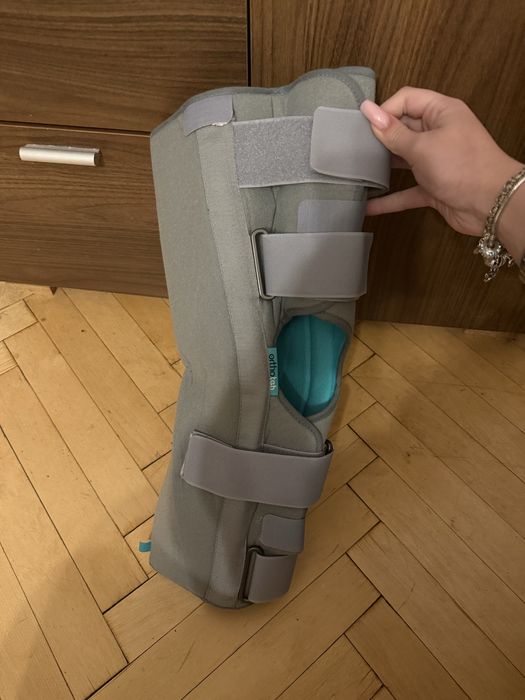 Шина ограничител за коляно с леко свиване