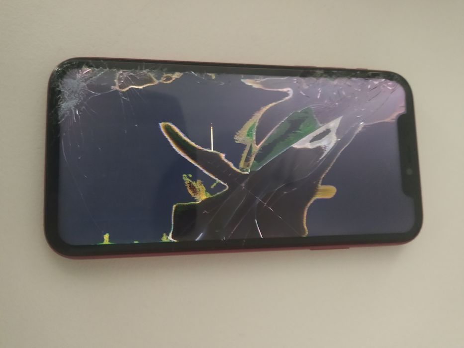 Vând iPhone 11 pentru piese stocare 64 GB