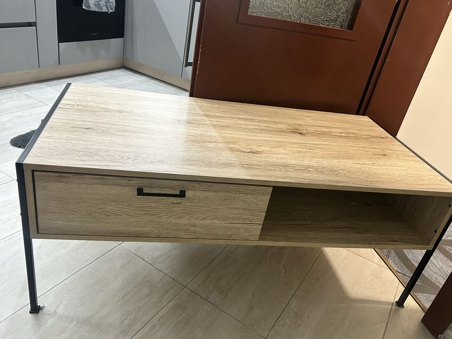 Холна маса с чекмедже