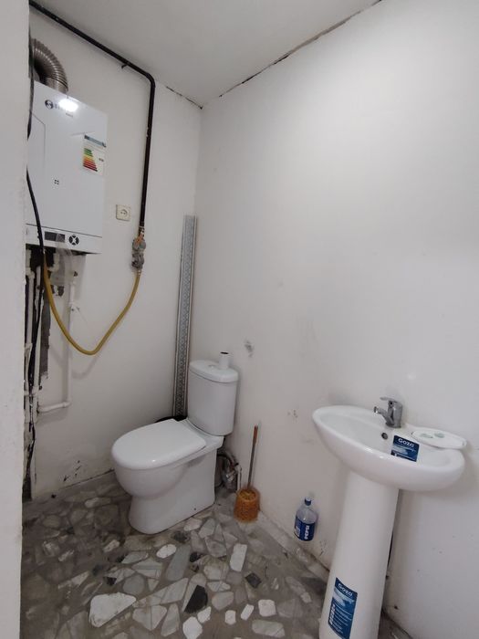 Nazarbek pushkinda zor hovli sotiladi srochna !