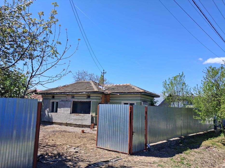 Casă + 1900 mp teren, utilități complete, gaze la poartă, 5 min DN1A – Cornești, Cristeasca