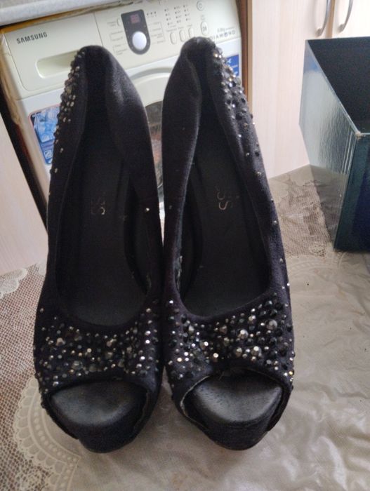 Продам босоножки