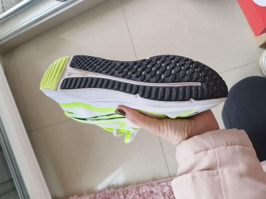 Маратонки Nike 39 номер