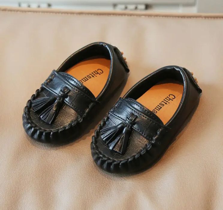 Продам новые детскую обувь