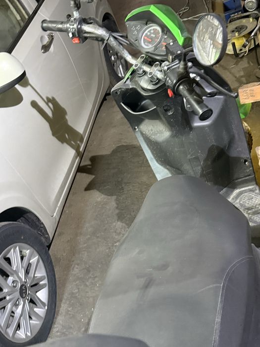 Скутер yaqi 150 кубов