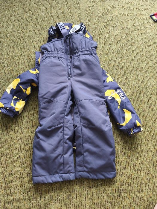 Продам детский комбинезон на весну