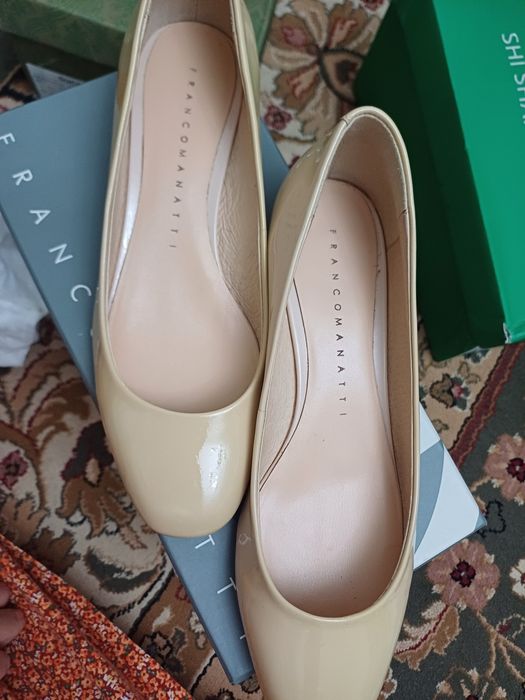 Туфельки лаковые с жемчугом на каблуке