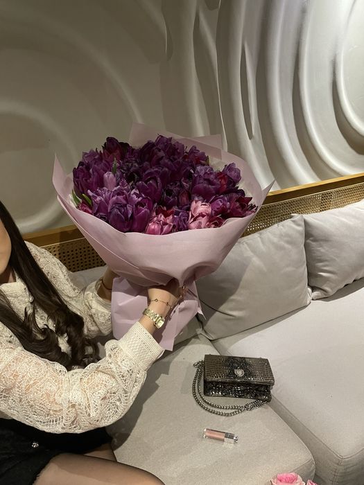 Тюльпаны букет обьемный тяжелый