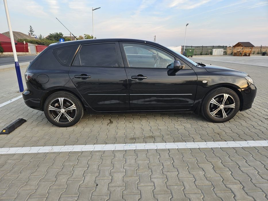 Vând mazda 3  Hatchback motor 1.3 benzina  an 2008