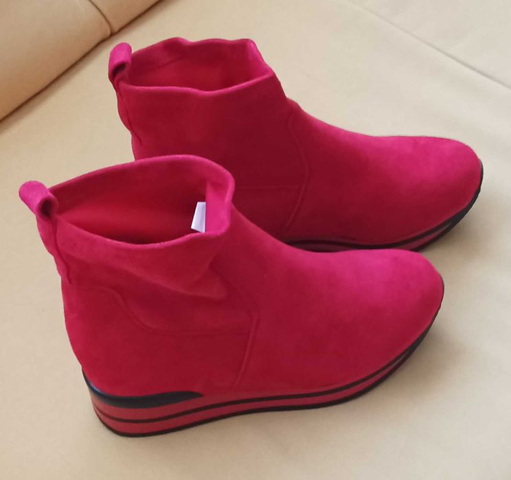 Красиви дамски боти на платформа 38-ми номер. Чисто нови.