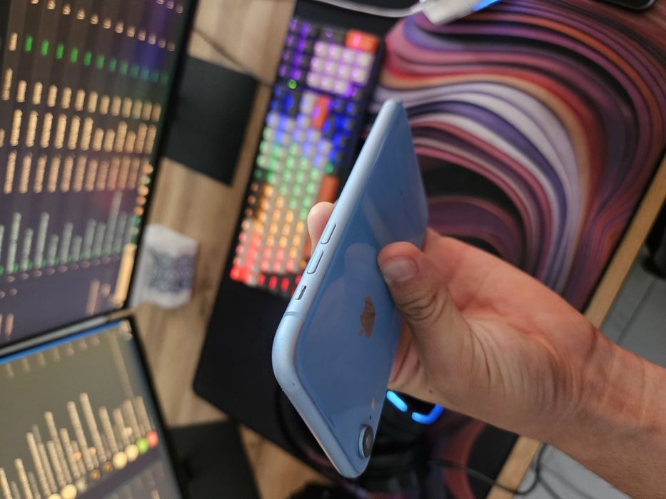 Iphone xr yaxshi holatdagisi