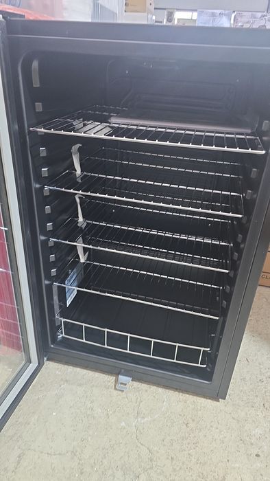 Нова малка хладилна витрина Боман/Bomann  115 литра