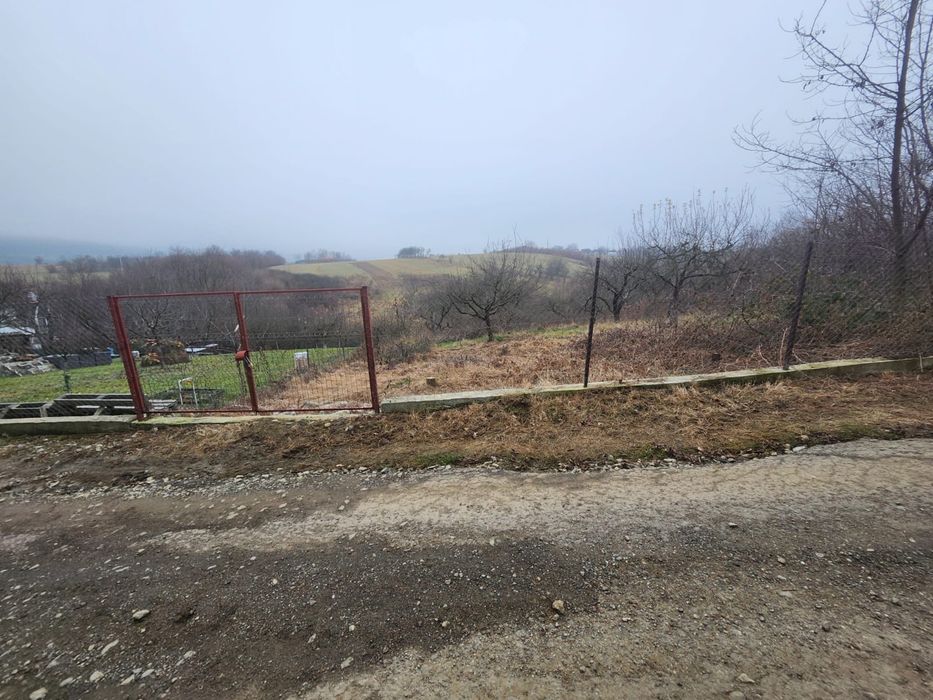 Vand Teren intravilan zona Tropinii Noi